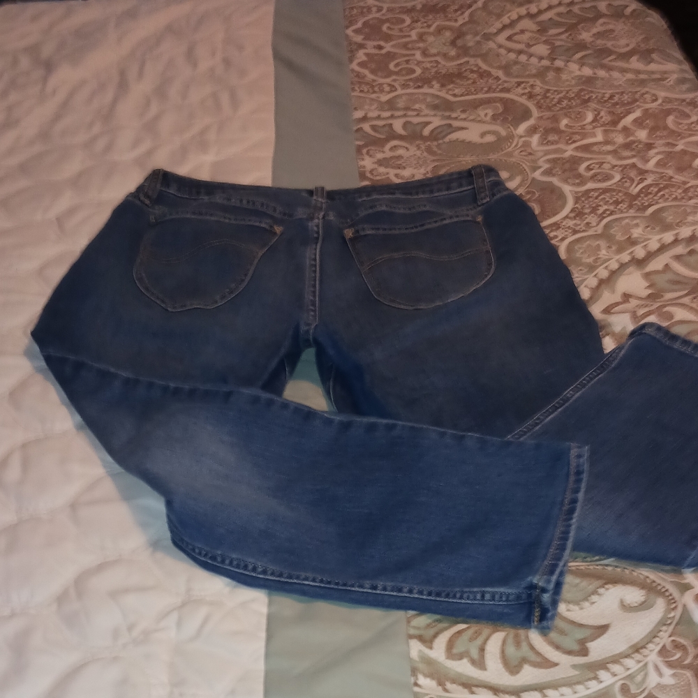 Lee's Mid Rise Capri's Size  12M - Picture 6 of 9